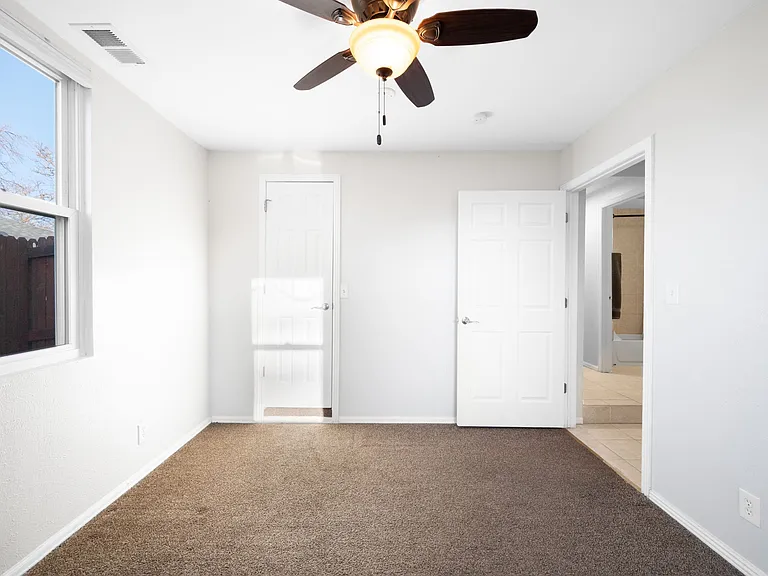 3613 N Harrison St — Photo 20