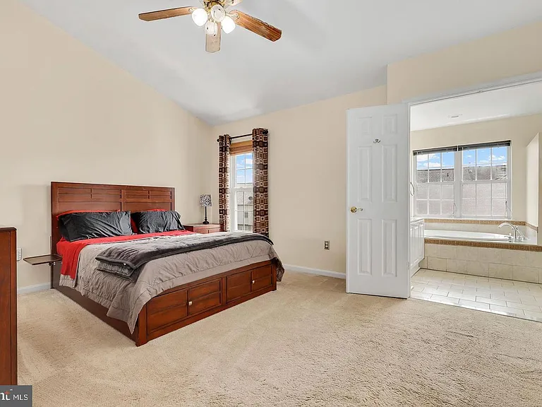 1942 Crossing Stone Ct — Photo 18