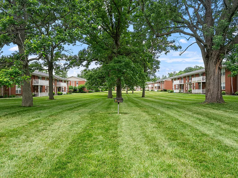 Niskayuna Gardens — Photo 15