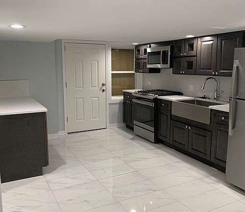 3rd image of 1319 W Columbia Ave #G