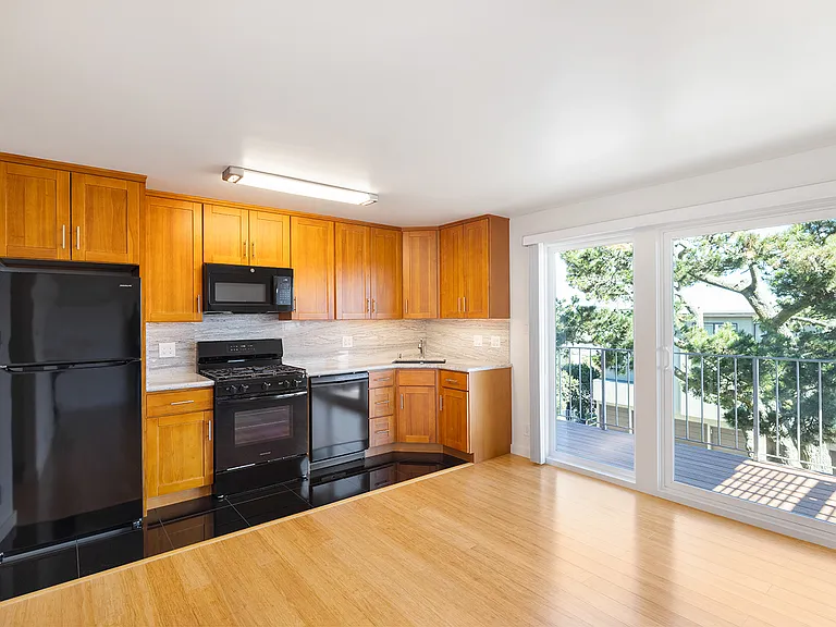 80 Crestline Dr #5 — Photo 5