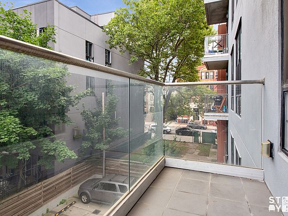4th image of 376 Franklin Ave #3R