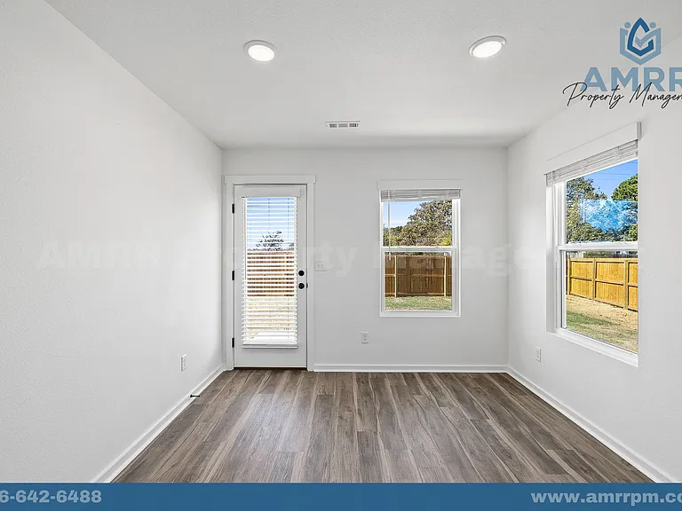 313 Foliage St — Photo 6