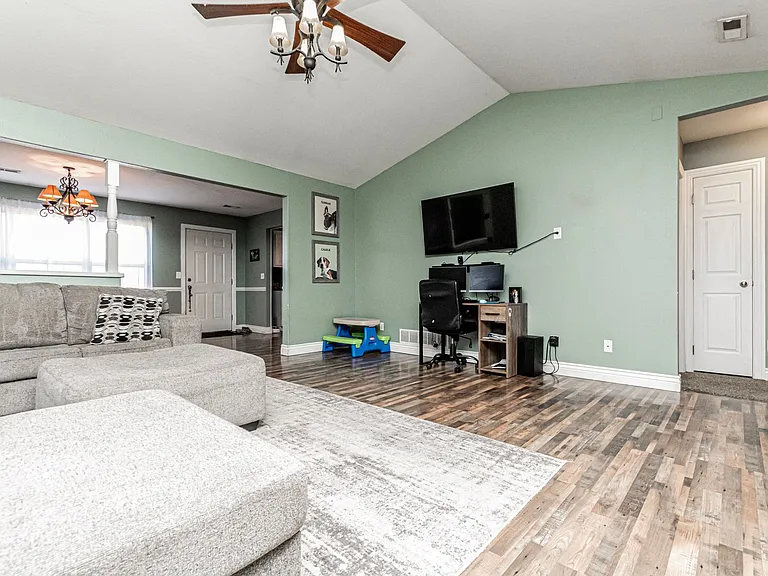1531 N Clay St — Photo 4