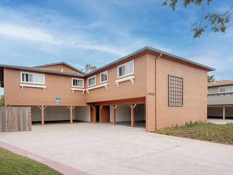 3045 Owen EXT1