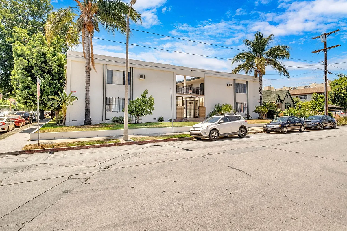Building Photo - 5105 Bakman Ave #18