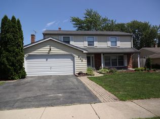 625 Newport Ave, Westmont, IL 60559