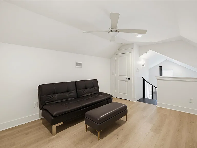 4052 Poets Trl — Photo 32