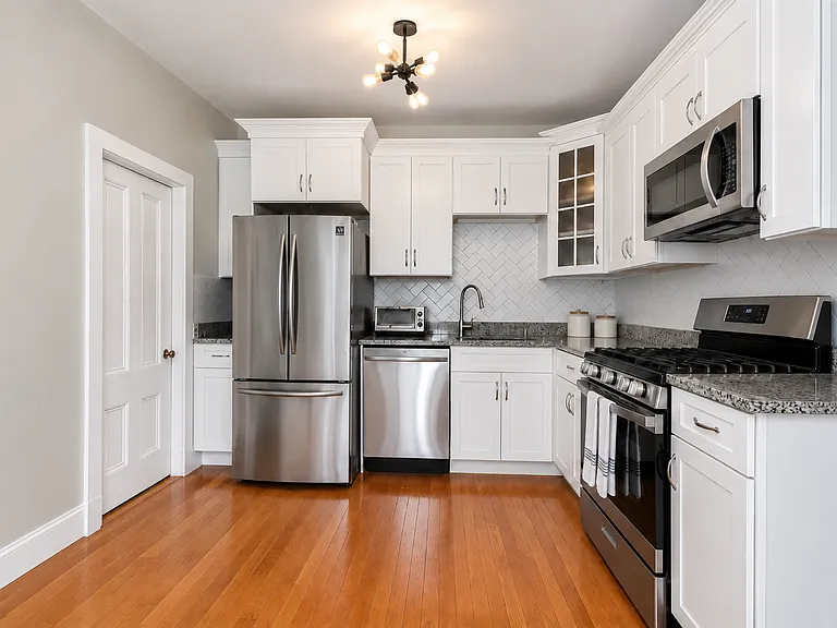 27 Franklin Ave — Photo 5