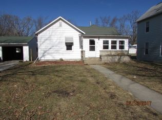 210 W Green St, Roberts, IL 60962