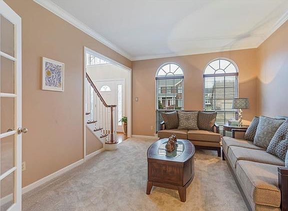 5th image of 422 Arbor Glen Dr