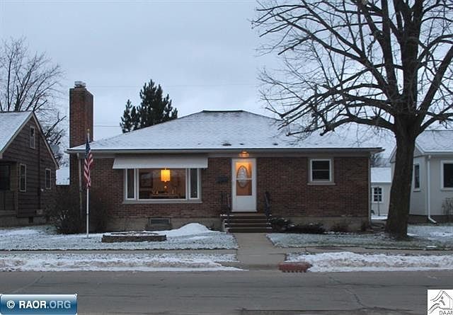 1st image of 809 8th St S