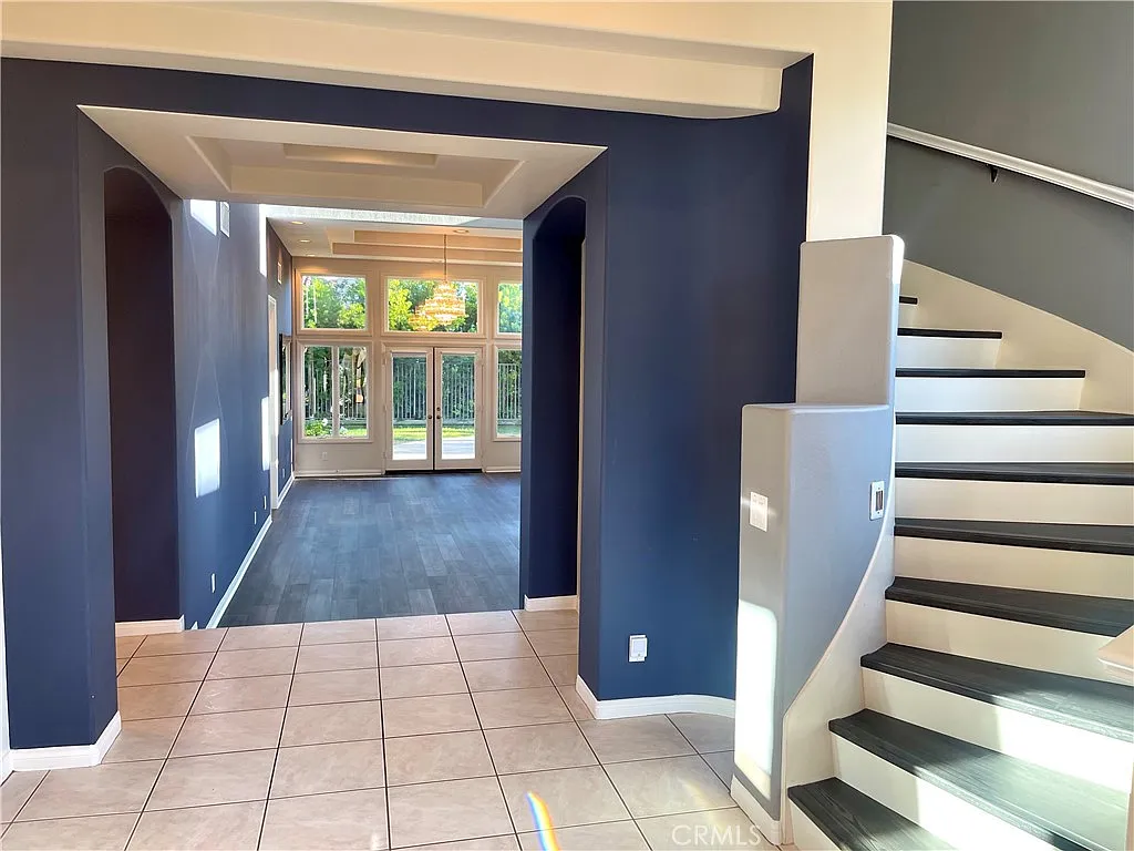 4 bed, 3887 sqft, $9,500 — Photo 4