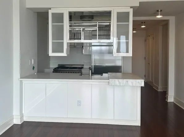 60 Riverside Boulevard 1805 image 3 of 27