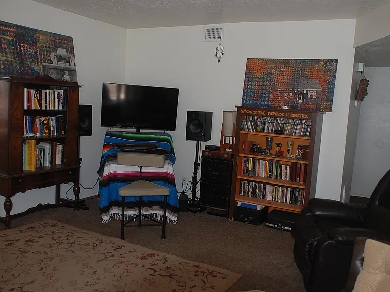 2116 N Wind Dr SW — Photo 2