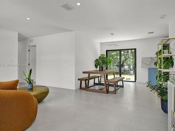 3rd image of 211 Washington Dr
