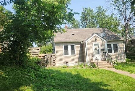 1st image of 1041 6th St E