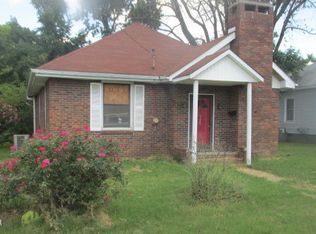 720 W Poplar St, Harrisburg, IL 62946