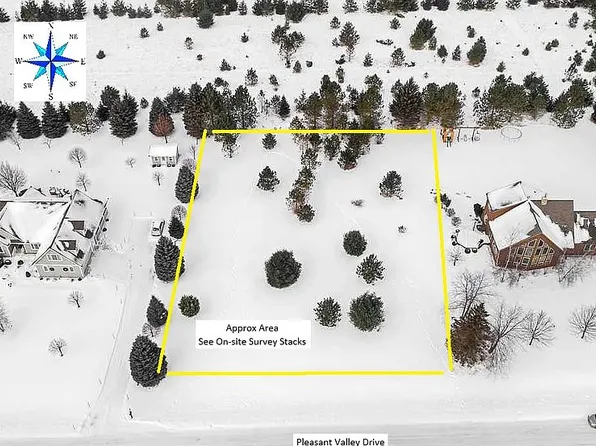 200 Pleasant Valley Dr, Harbor Springs, MI 49740