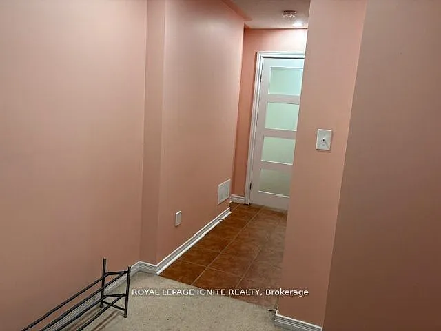 11 Curran Hall Cres — Photo 8