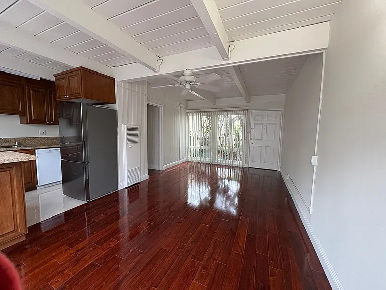 237-245 1/2 N Church Ln — Photo 2