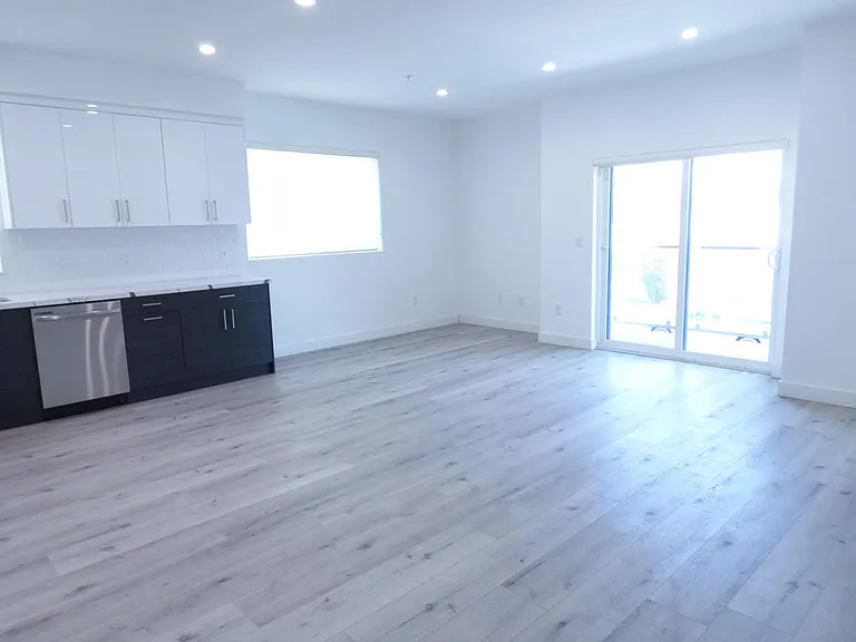 947 Wilcox Ave #201 — Photo 9