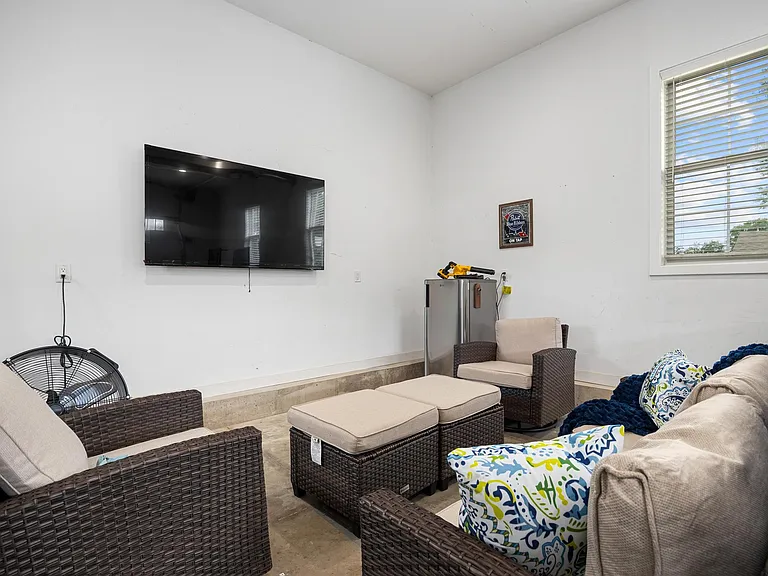 4805 N Columbus Ave — Photo 39