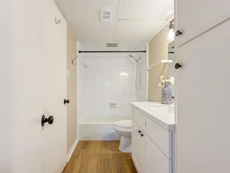 351 N Post Oak Ln #805 — Photo 23