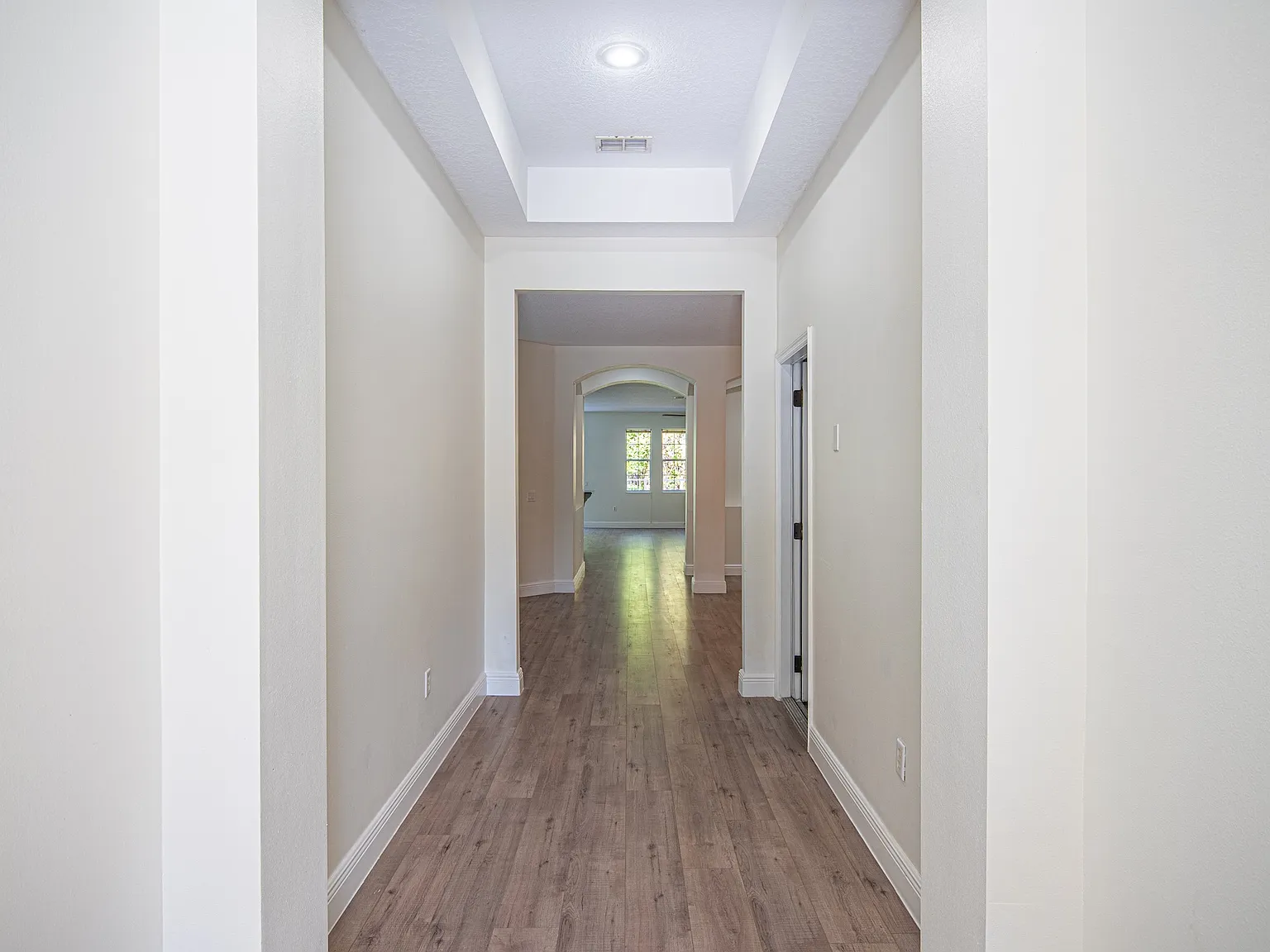 4 bed, 2413 sqft, $3,800 — Photo 4