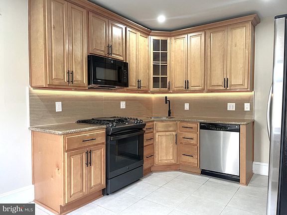 5th image of 7642 Williams Ave