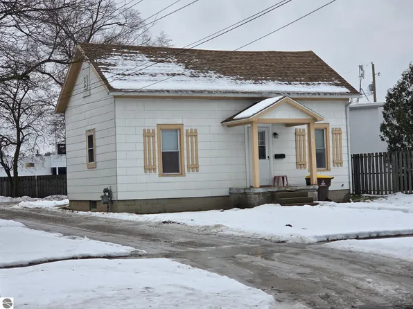 818 E Chippewa St, Mount Pleasant, MI 48858