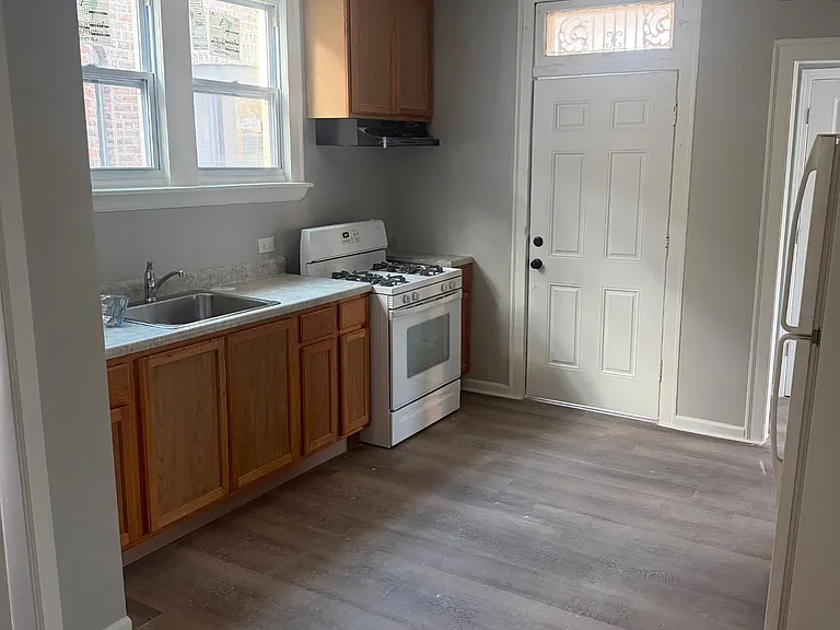 7353 S King Dr #2 — Photo 6
