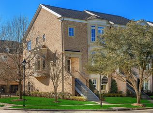 3 Colonial Row Dr, Spring, TX 77380