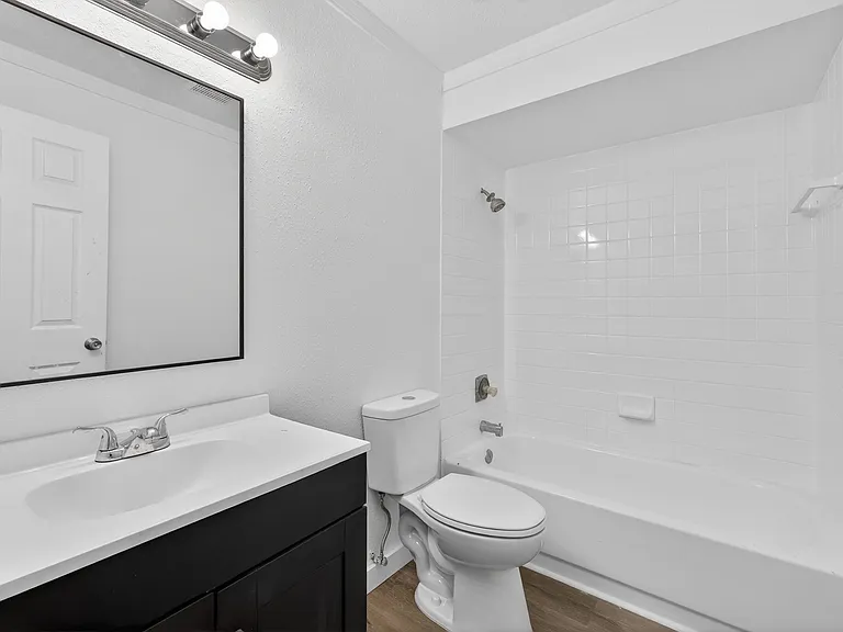 321 SE Blvd N #2 — Photo 4