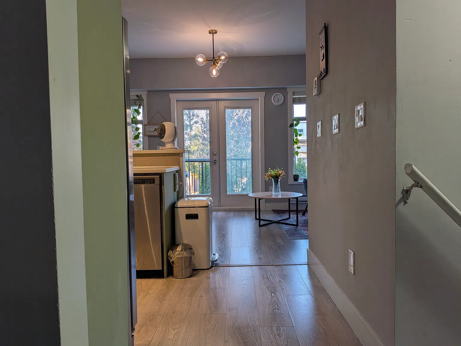 4 bed, 2.5 bath, 1900 sqft, $2,999 — Photo 2