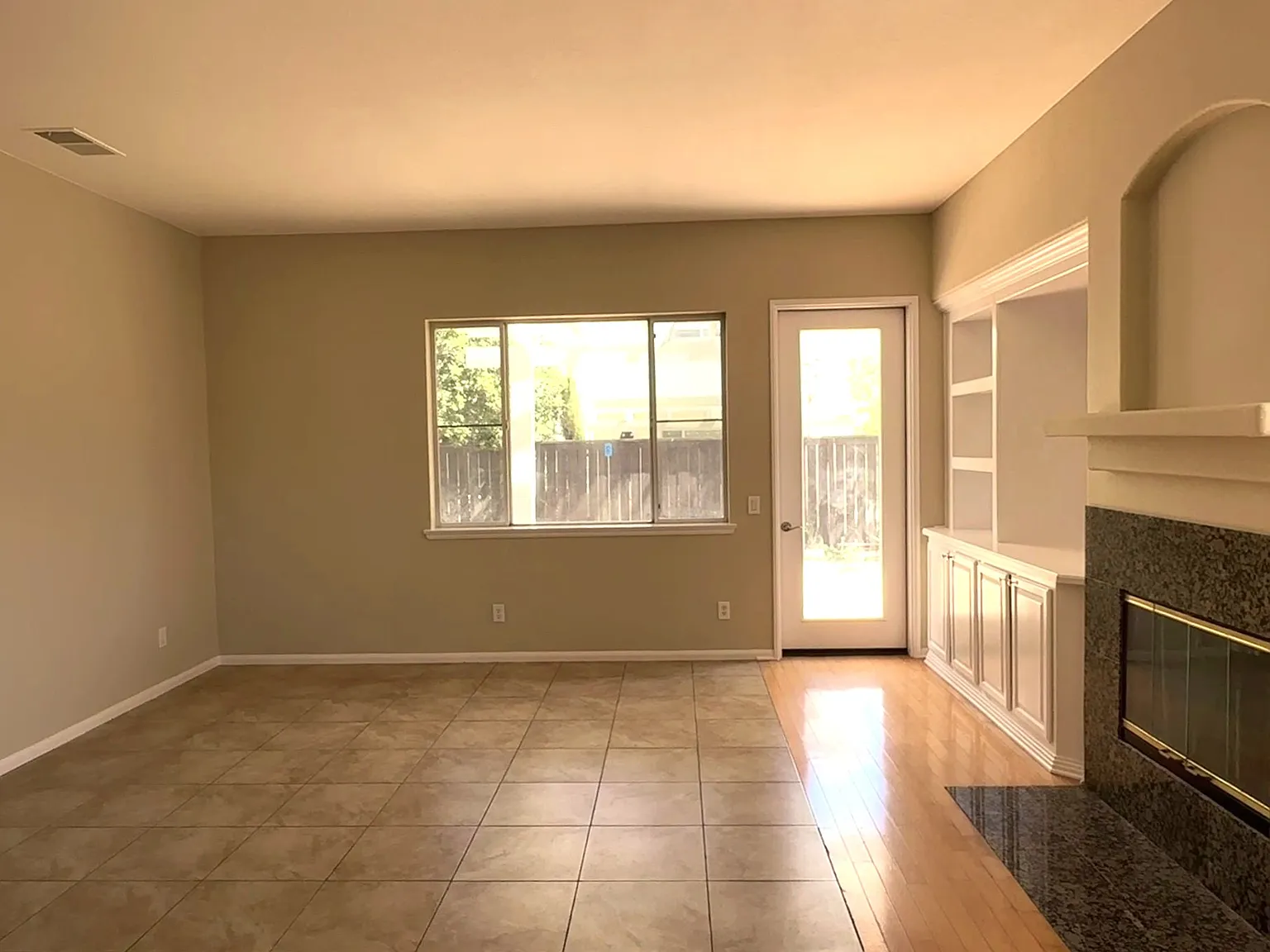 4 bed, 2.5 bath, 2734 sqft, $6,100 — Photo 4