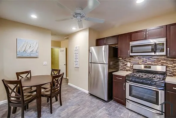 2483 J St — Photo 21