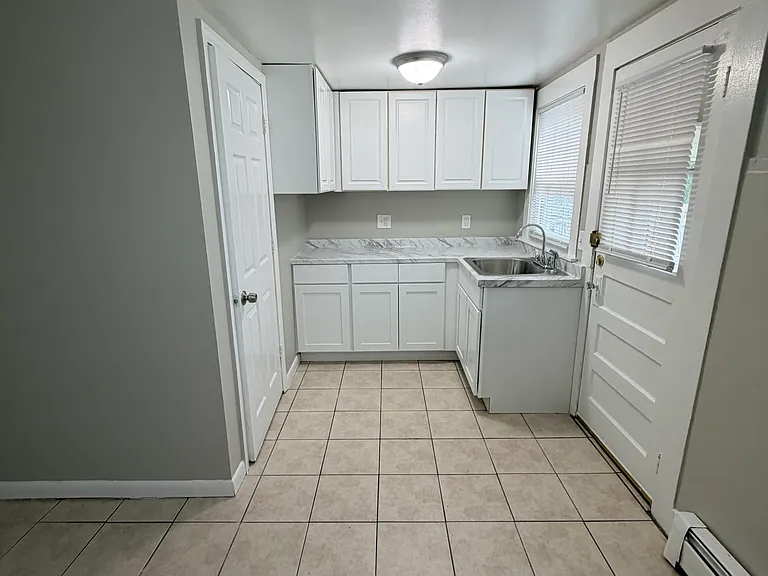 18 Maple St — Photo 3