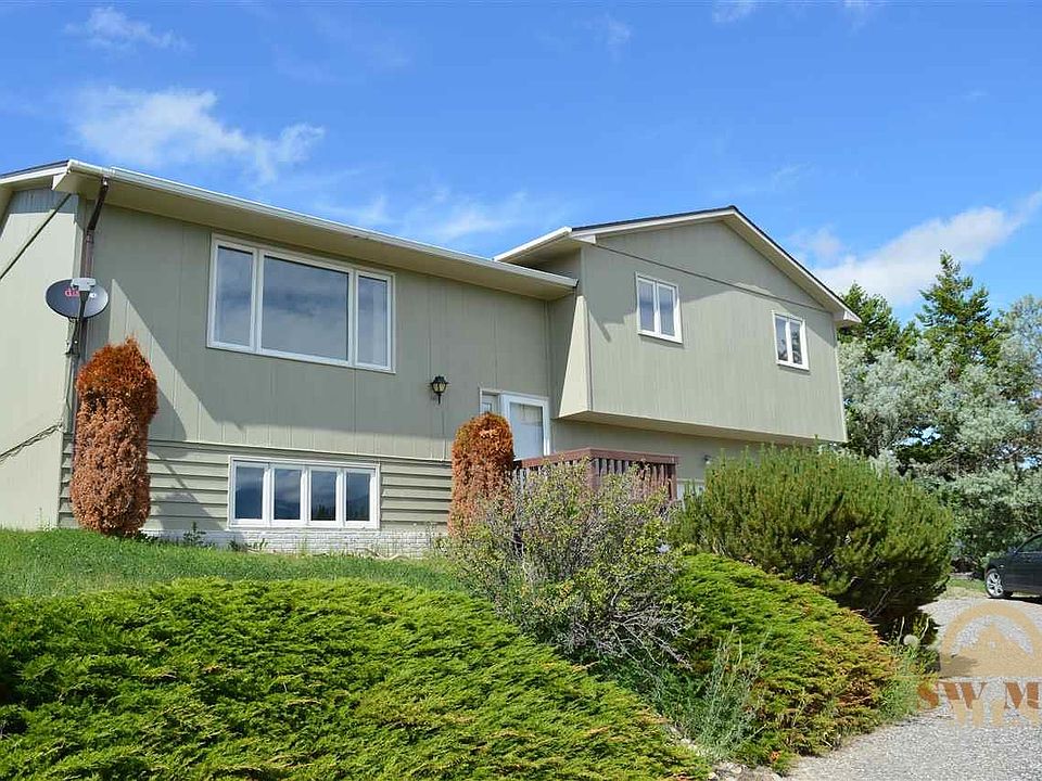 1st image of 201 Blue Heron Dr