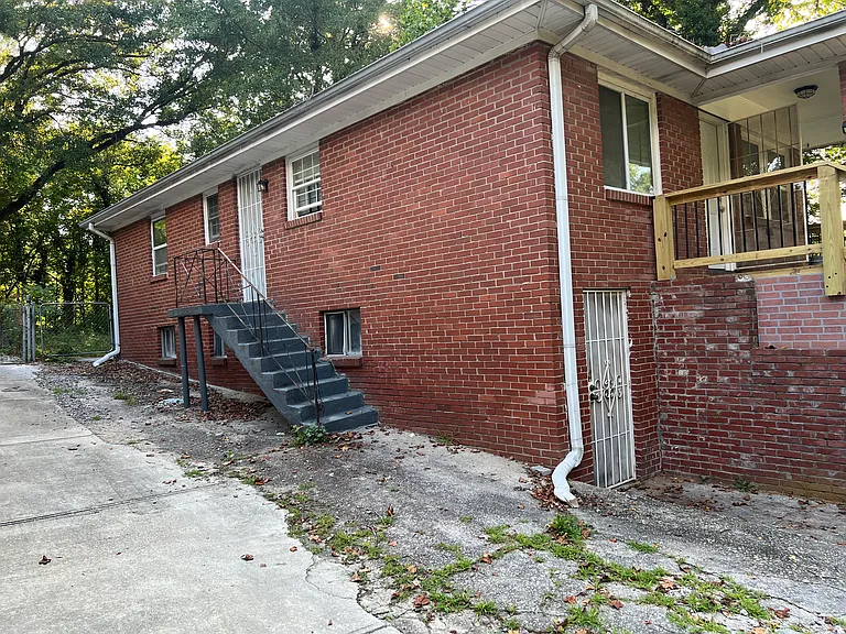 284 Spellman St NW — Photo 10