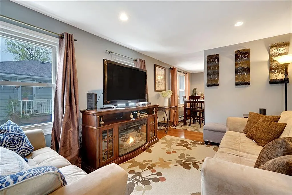 410 Church Ln photo 1