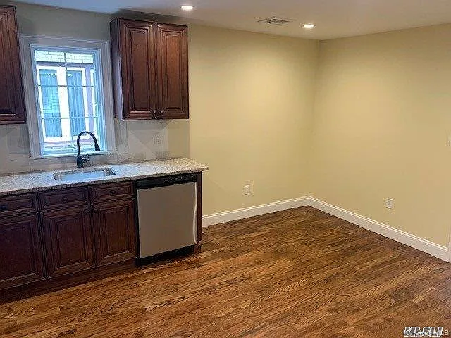 2 bed, 1.0 bath, 1000 sqft, $2,700 — Photo 3