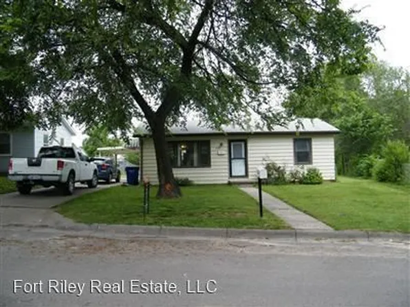 1232 Pershing Dr, Junction City, KS 66441