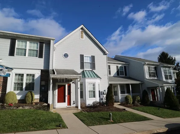 74 Fair Oaks Ct, Newtown, PA 18940