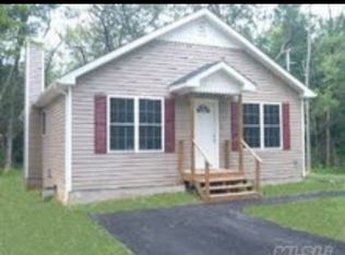 57 Norfleet Ln, Coram, NY 11727