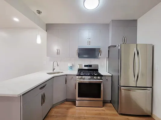 Rented by E Realty International Corp | media 4