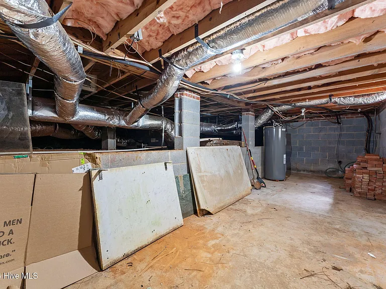 225 Arbutus Rd — Photo 55