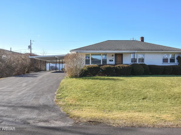 209 Cedar Ln, Mill Hall, PA 17751