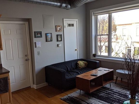 3rd image of 4363 N Lincoln Ave