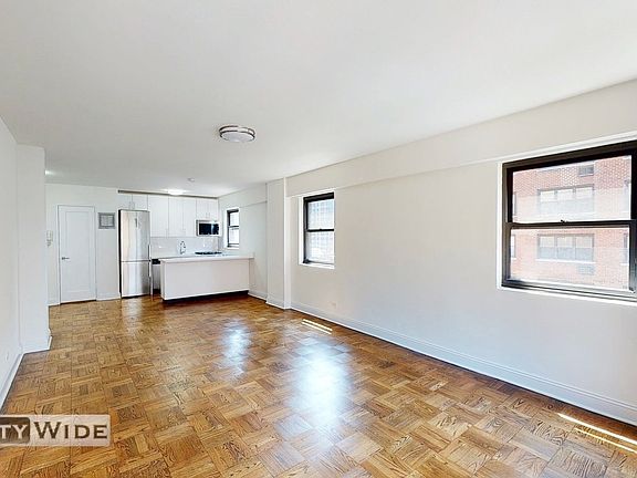3rd image of 165 E 35th St #8S